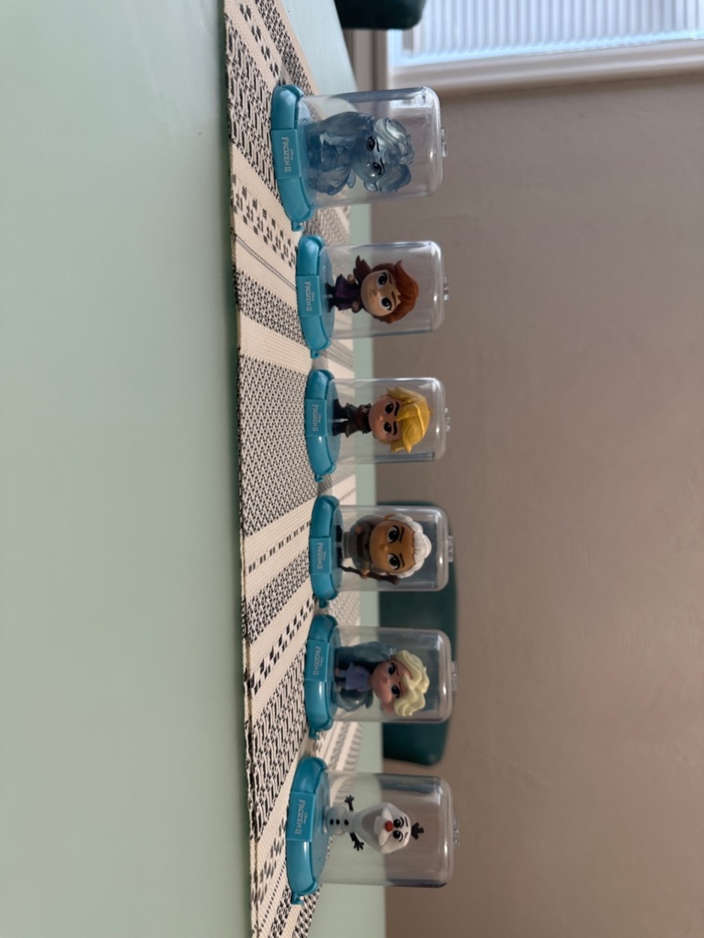 Disney Domez Frozen Character - Picture 2 of 2